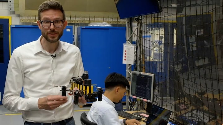 Deze drone leert vliegen als een bij en vindt zelf de weg terug