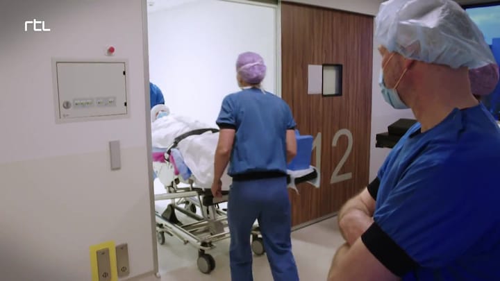 Eddy Zoëy krijgt inkijkje in Antoni Van Leeuwenhoek ziekenhuis