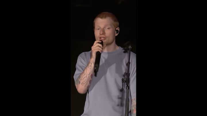 Geëmotioneerde Ed Sheeran biedt excuses aan en spreekt zich uit over Gaza