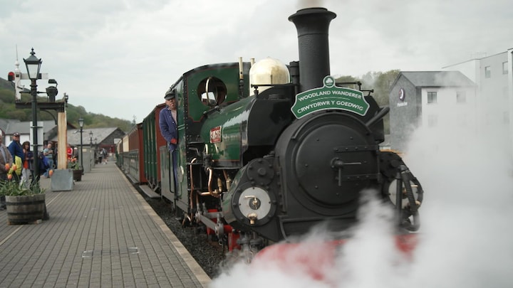 Kolen raken op, traditionele Britse stoomtrein in gevaar