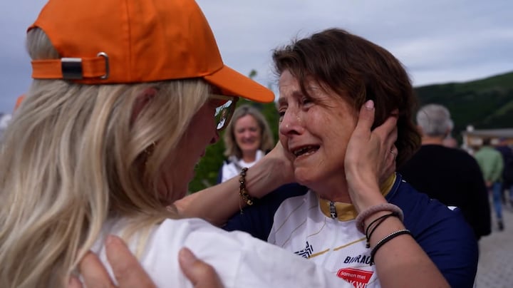 Ontroerende verhalen bij Alpe d'HuZes: 'Je deelt hier alles met elkaar'