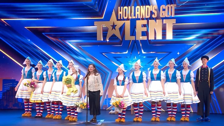 Internationale groep danst op klompen! 