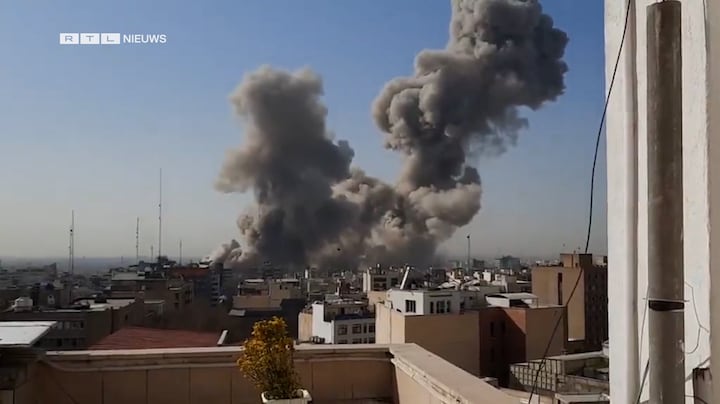 Rookpluimen boven Teheran na aanval van Israël