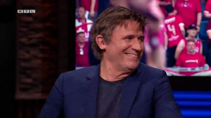 Erik van Looy in tranen door kampioenschap voetbalclub