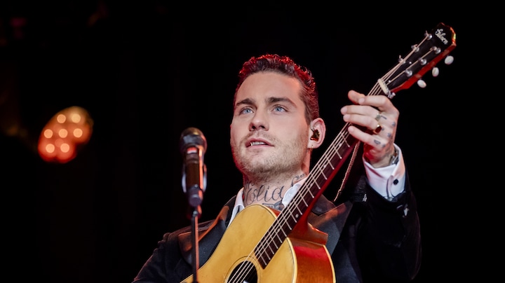 Douwe Bob licht tipje van de sluier op over kookshow