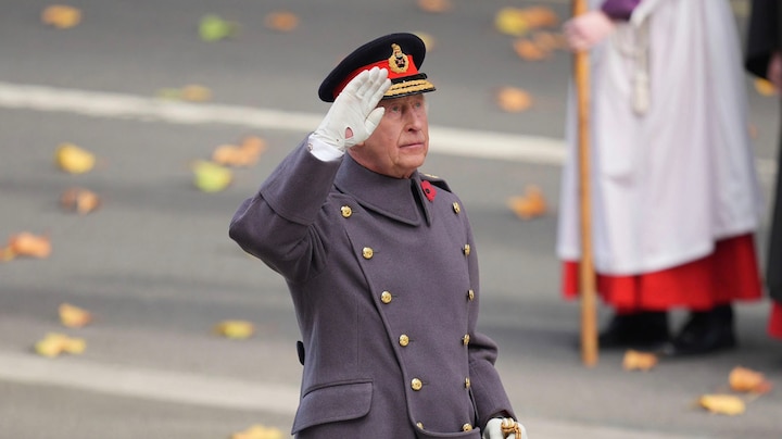 Koning Charles emotioneel tijdens Remembrance Day: 'stabiele monarchie'