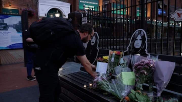 Osbourne-fans genieten op straat van zijn muziek: 'God van de rock is er niet meer'