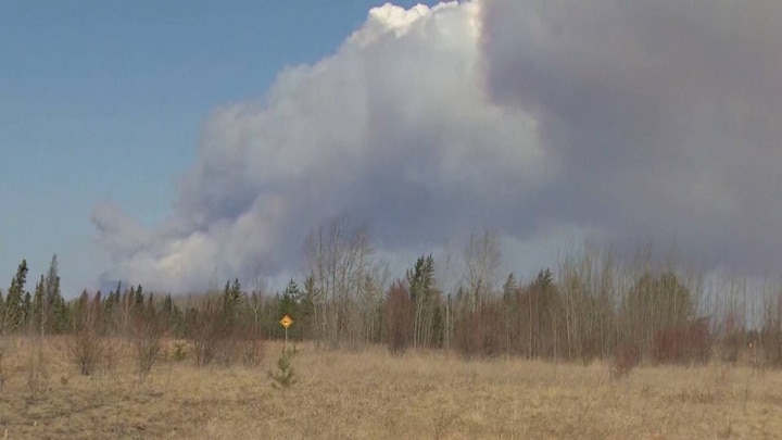 Bosbrand nadert Canadese oliestad,6000 mensen geëvacueerd