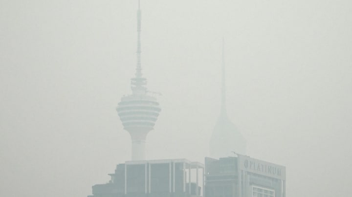 Dikke smog boven Singapore vlak voor Formule 1-weekend