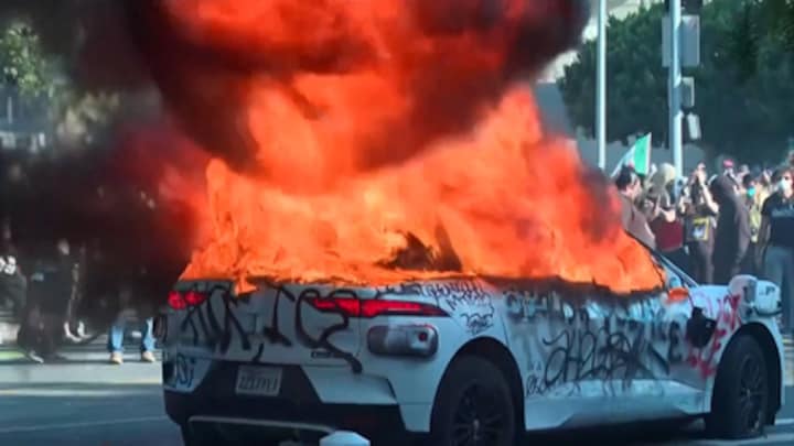 Auto's in brand: protesten LA lopen opnieuw uit de hand
