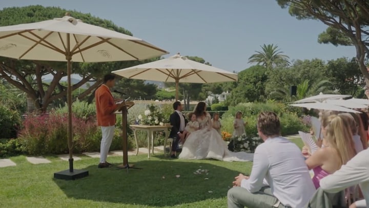 Decor valt om tijdens Spaanse huwelijksceremonie Leslie Keijzer