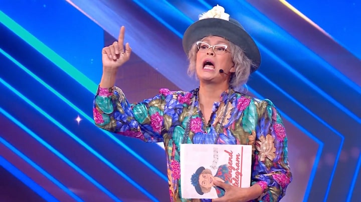 76-jarige Tante Berdien zingt jury toe met 'zingend telegram' 