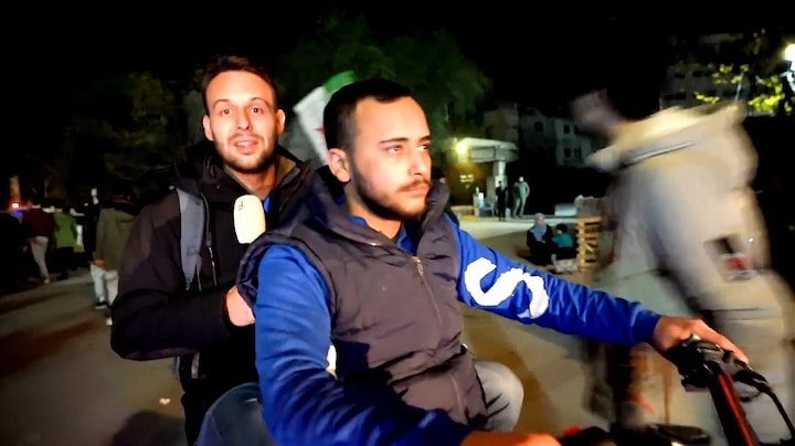 Correspondent op motor in feestend Damascus: 'Historische dag' 