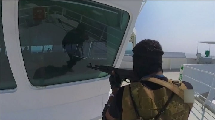 Houthi's tonen beelden van kaping schip: 'We zullen je krijgen'