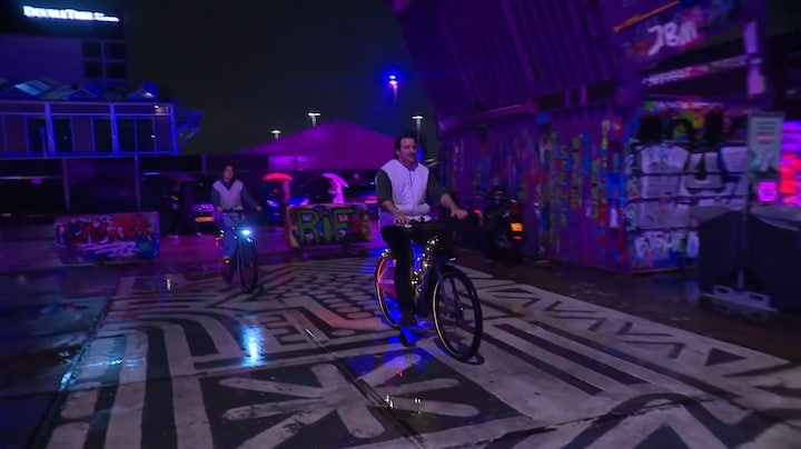 In 112 Vandaag: Fietsbuddy-project (DGTL) in Amsterdam zorgt voor een veiliger gevoel 