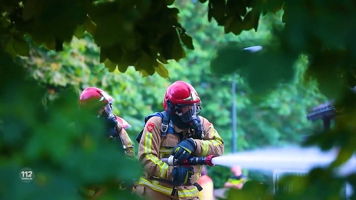 Paarden op het nippertje gered bij een grote brand in een stal
