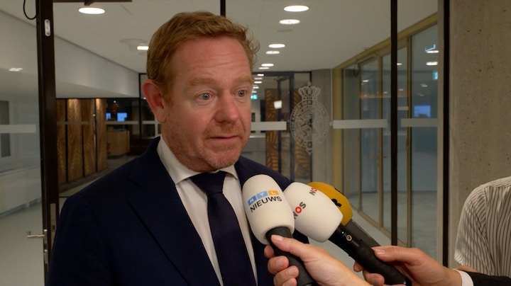 Minister Van Weel moest 'heel diep door het stof' om debat te overleven