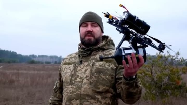 Nieuwste generatie oorlogsdrones zit aan een 'ouderwets' draadje