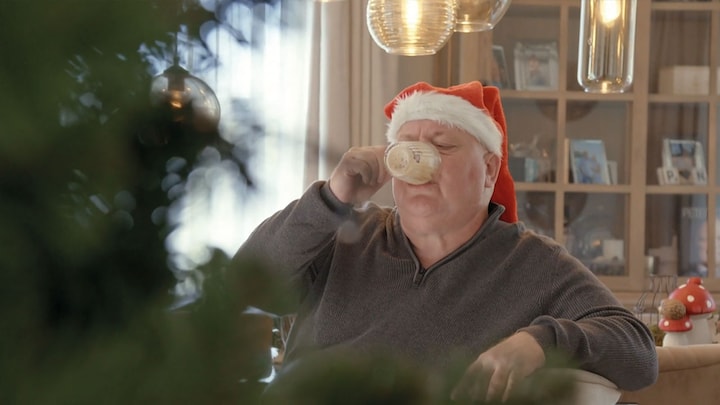 Nicol moet van Peter Gillis kerstboom opzetten: 'Help eens mee!'