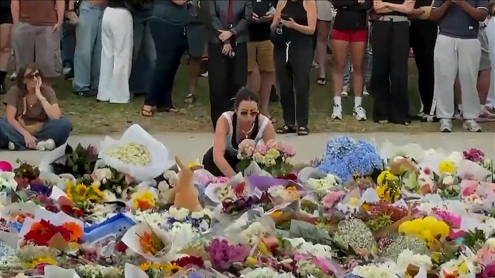 Bloemenzee voor slachtoffers aanslag Bondi Beach