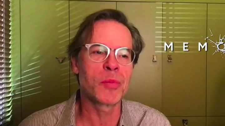 Guy Pearce vertelt: zijn hij en Carice van Houten nou getrouwd?