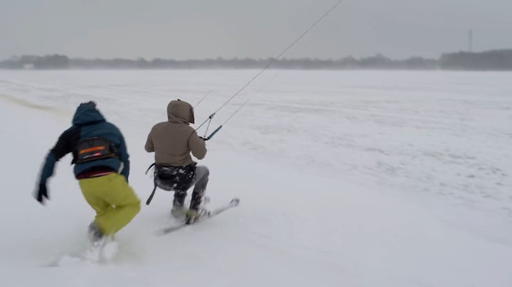 Kitesurfen in de sneeuw: dit is snowkiten
