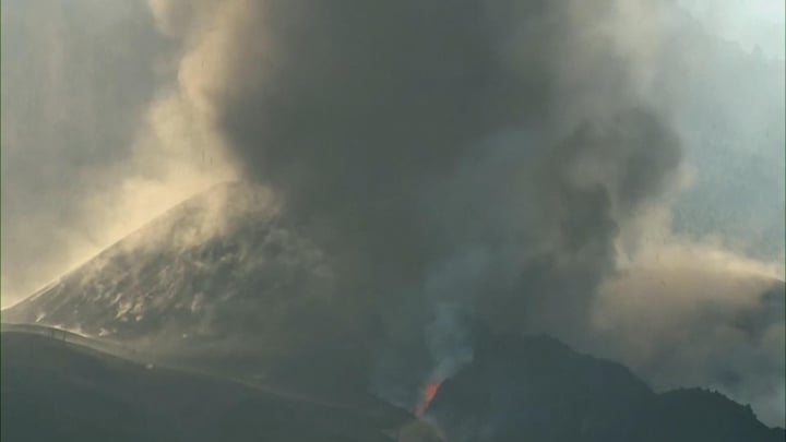 Volcano La Palma spews lava and ash again, airport closed