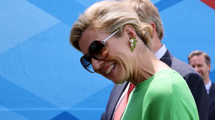 Koningin Máxima zingt lied van Lady Gaga met schoolkinderen in Miami