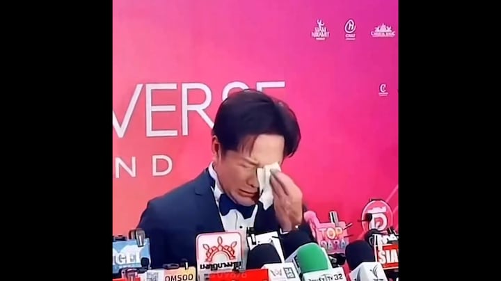 Directeur Miss Universe in tranen na beledigen miss: 'Ook maar mens'