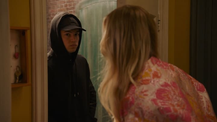 Janine en Nola ontmoeten Valentijn