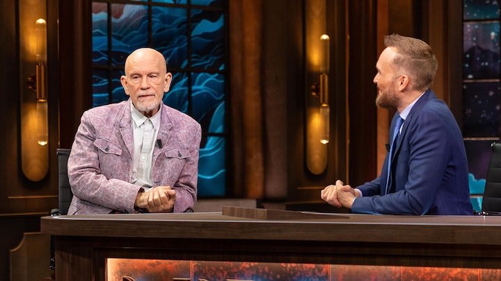John Malkovich recreëert een iconische Nederlandse foto