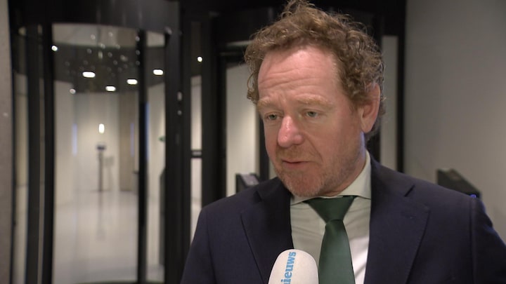 Minister Van Weel wil in gesprek over vuurwerkverbod 