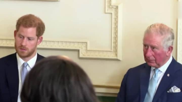 Prins Harry terug in Engeland, gaat hij vader Charles zien?