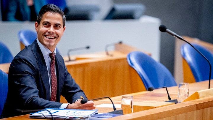 'Hablamos de muchas cosas importantes': premier Jetten toont zijn Spaans in debat