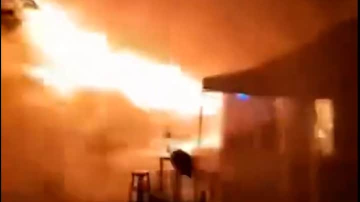 Eerste beelden van verwoestende brand in pub Bangkok
