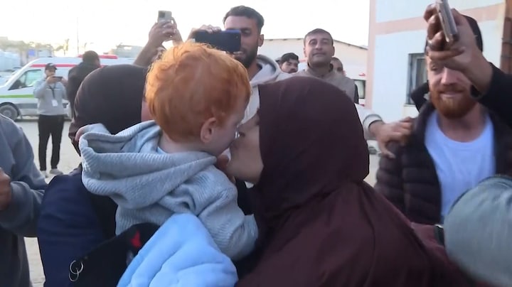 Palestijnse kinderen en ouders herenigd na twee jaar: ‘Kan het niet geloven’