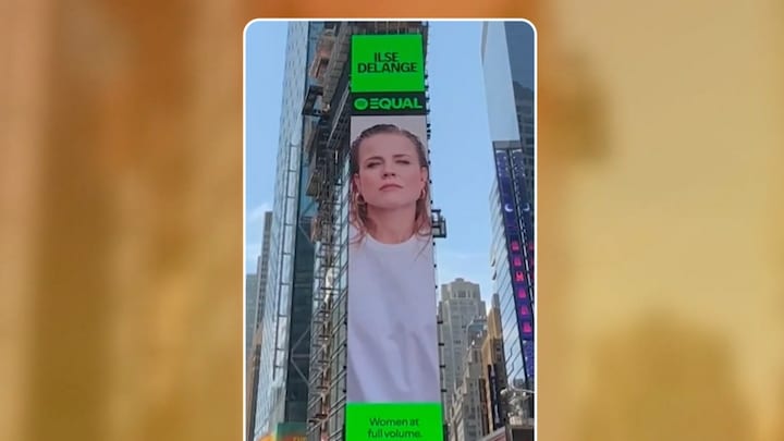 Eloise van Oranje bewijst dat Ilse de Lange op Times Square te zien is