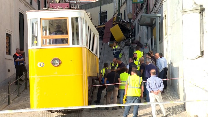 Wrak van kabeltram Lissabon ligt nog altijd op straat na dodelijk ongeval