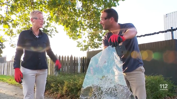 Wie wint er deze keer: de gelaagde autoruit of Ellie en Pim’s sloophamer?