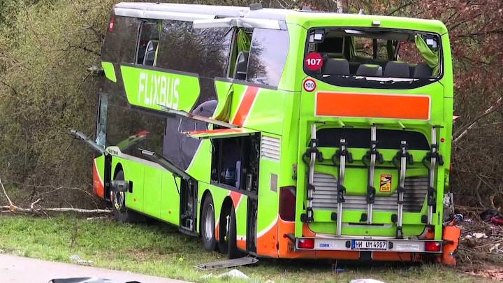 Eerste beelden: zwaar ongeval met FlixBus in Duitsland