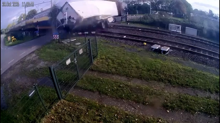 Getreuzel op een overweg: beelden tonen botsing trein en vrachtwagen in Meteren
