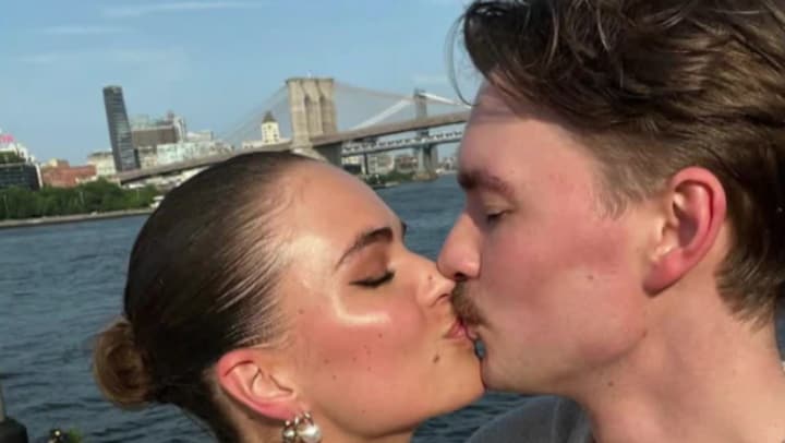 Dit is het liefdesverhaal van pasgetrouwd stel Bram Krikke en Robin Holzken