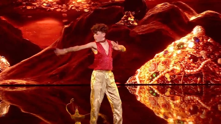 Golden Buzzer-act Sepp (12) pakt het podium in met spectaculaire Aladdin-show 