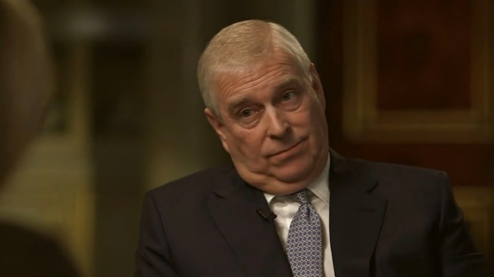 Andrew Mountbatten-Windsor verliest na titels ook eigen straat