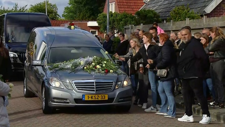 Herdenkingstocht Jeffrey en Emma in Beerta: 'Kippenvel'