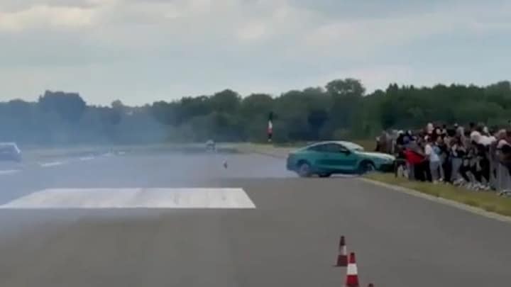Autorace in Polen gaat helemaal fout: coureur rijdt publiek in
