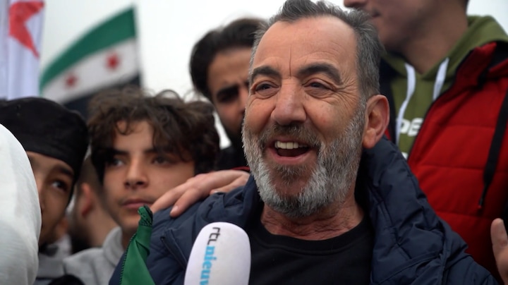 Syrië viert feest één jaar na Assad: 'Weg met die ezel'