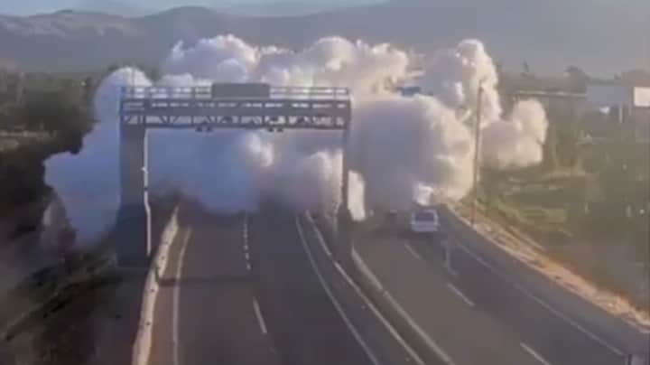 In beeld: gastruck explodeert op snelweg Chili: 4 doden