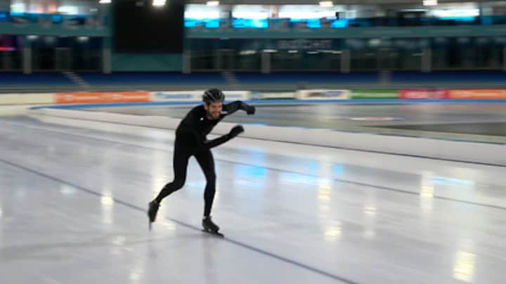 De mussen vallen van het dak, maar in Heerenveen wordt geschaatst