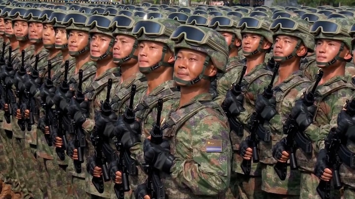 Chinese president Xi Jinping tijdens grootse militaire parade: 'China is niet te stoppen'
